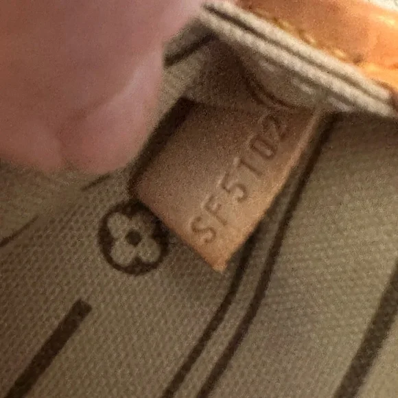 ❌SOLD❌AUTHENTIC Louis Vuitton Monogram Canvas with Gold Hardware - Picture 11 of 16